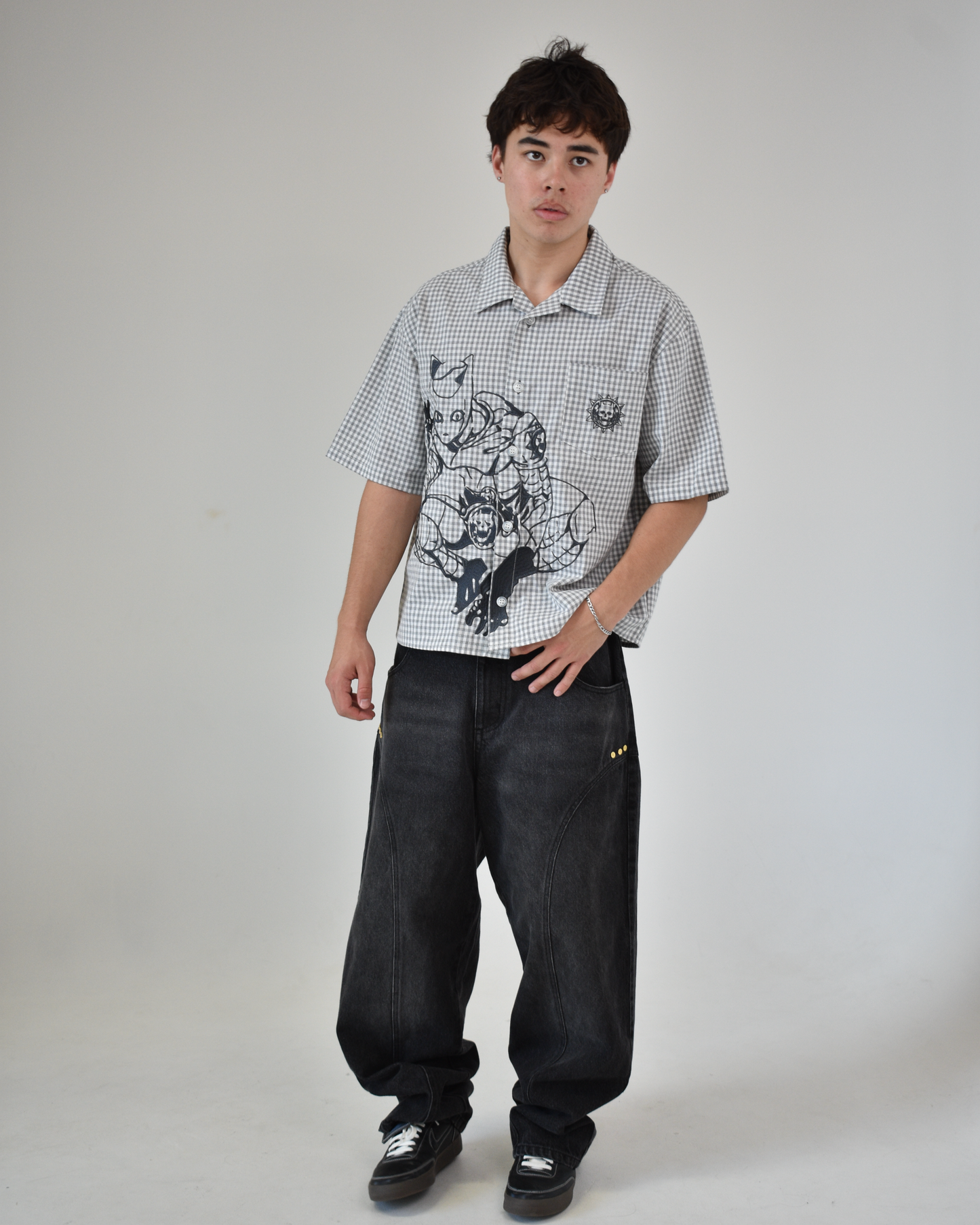 KILLER QUEEN BUTTON UP