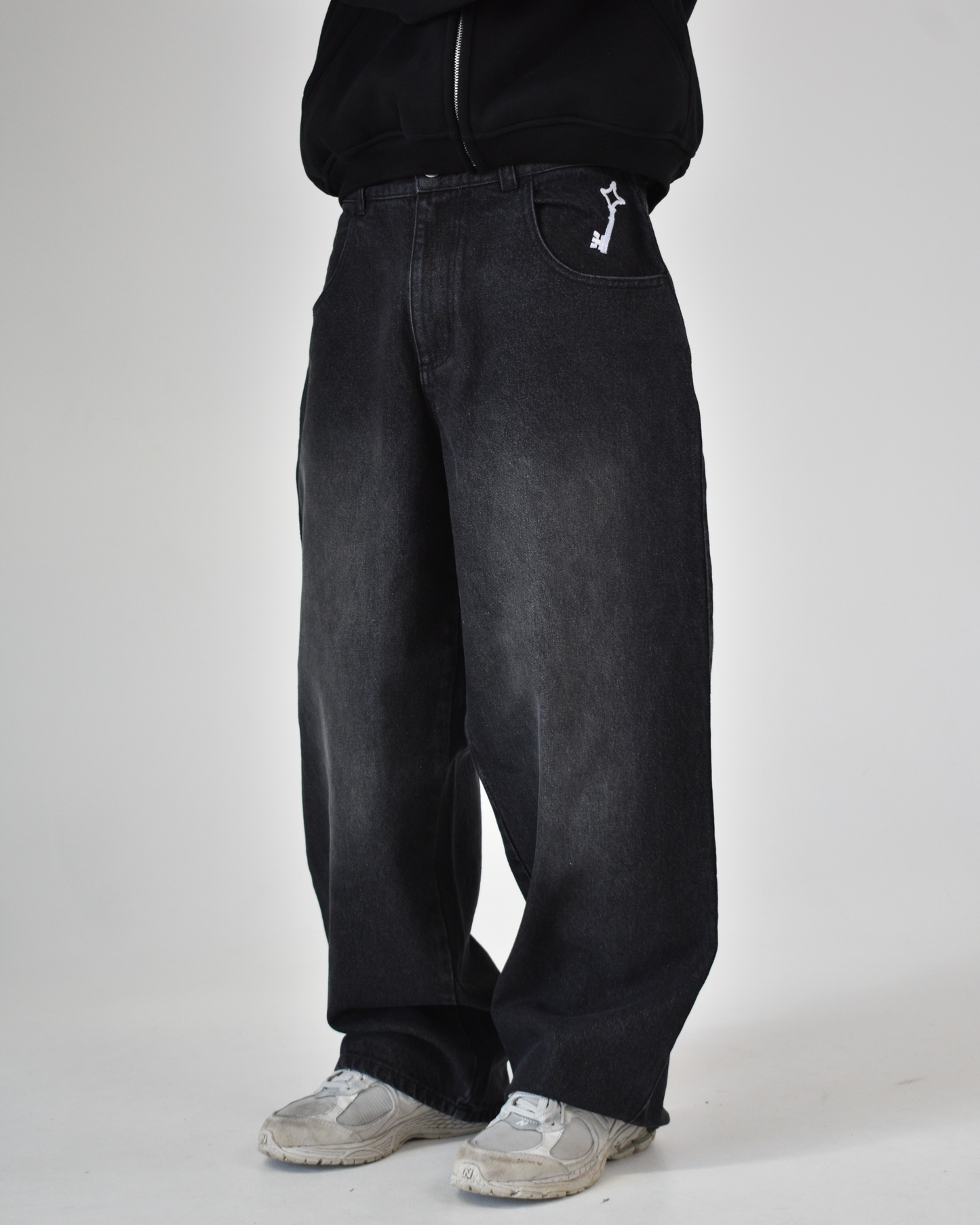 AOT JEANS BLACK