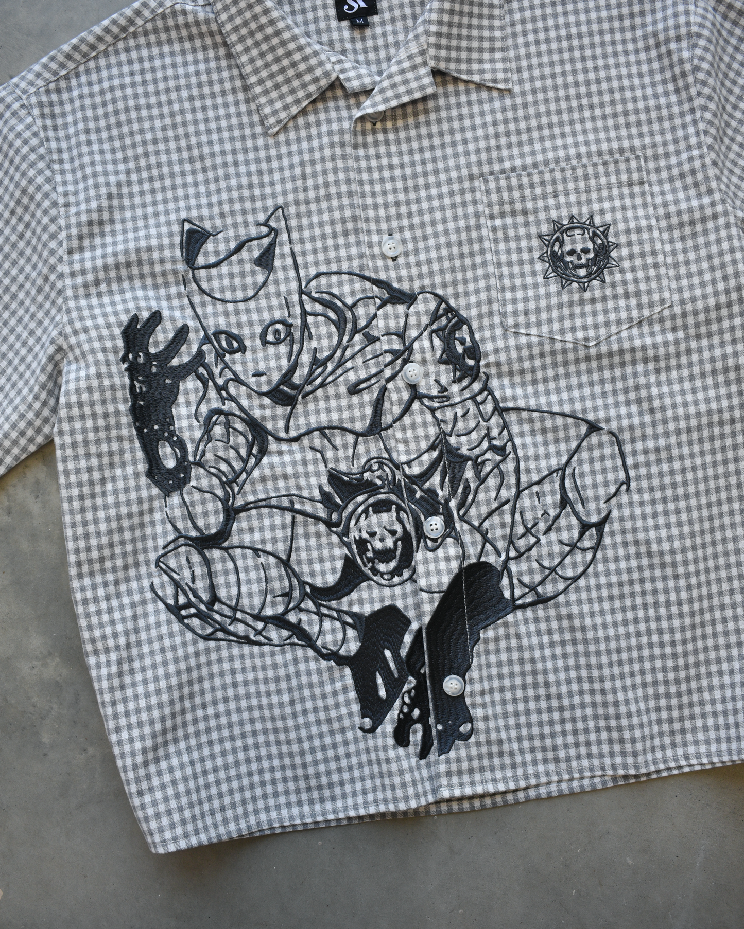 KILLER QUEEN BUTTON UP